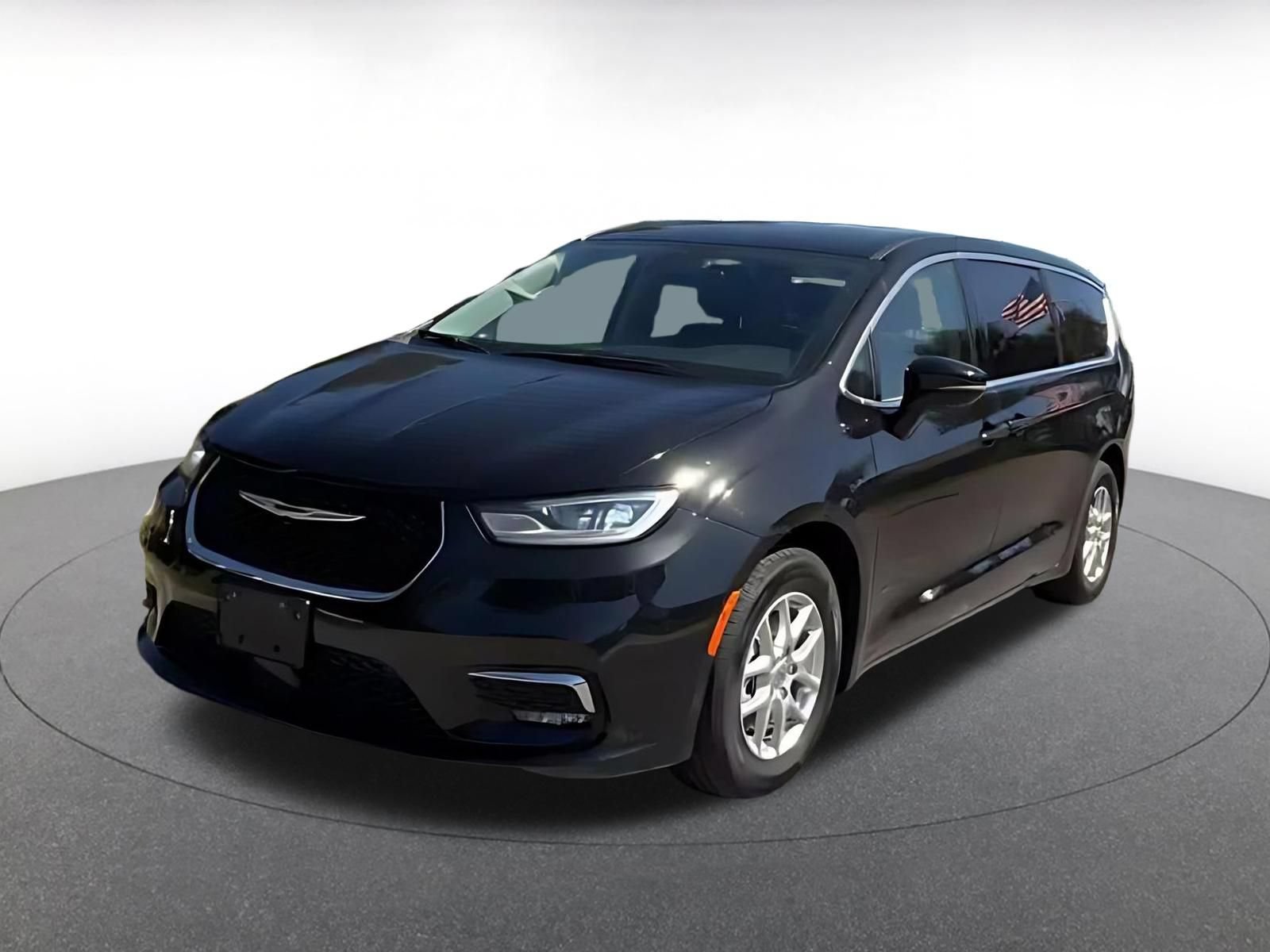 Used 2024 Chrysler Pacifica Touring-L FWD image 6