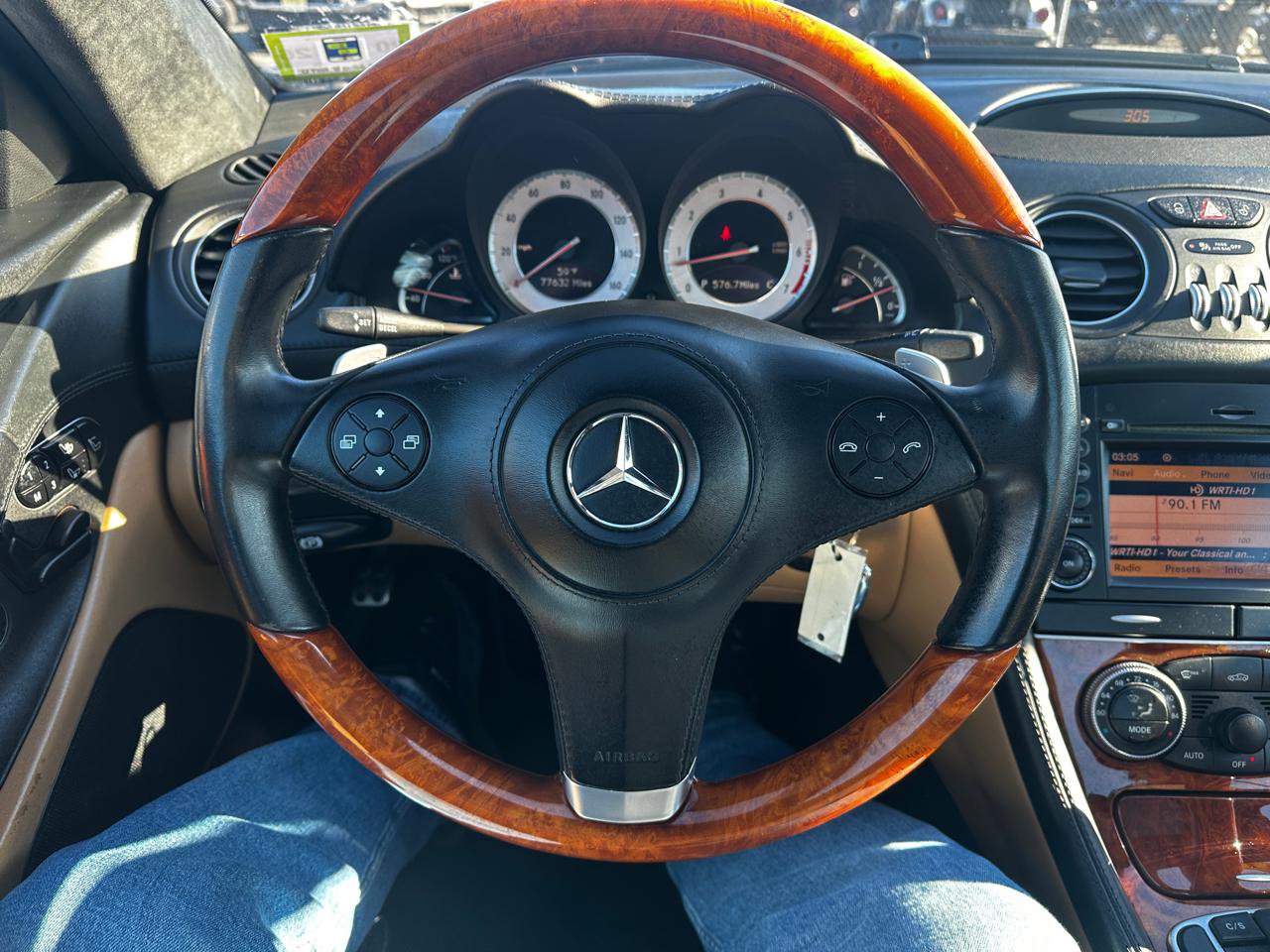 Used 2011 Mercedes-Benz SL 550 image 11