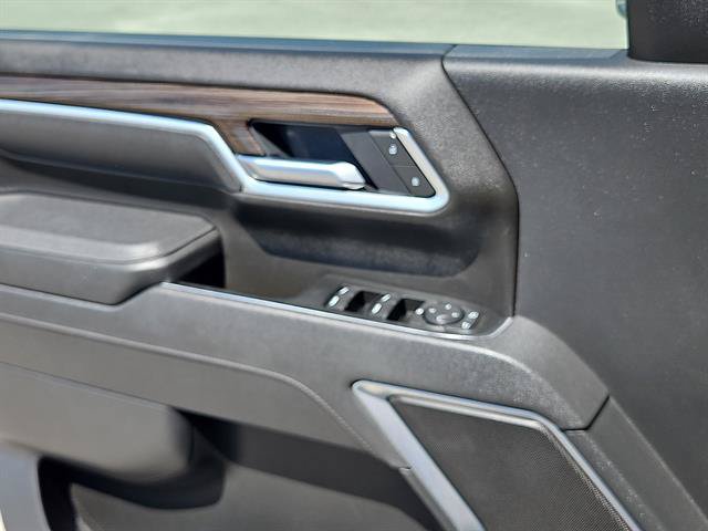 Used 2025 Chevrolet Silverado 2500 LT w/ Convenience Package AWD/4WD image 14