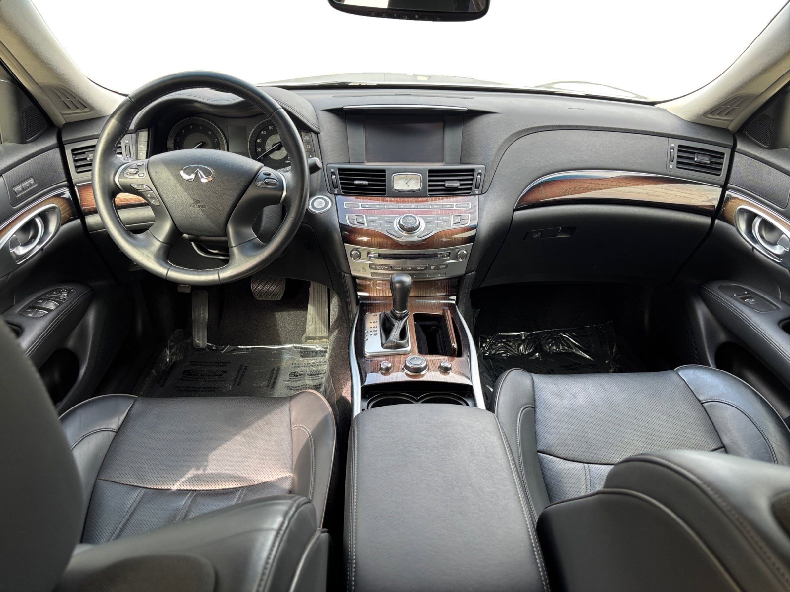 Used 2015 INFINITI Q70 3.7 w/ Deluxe Touring Package RWD image 10