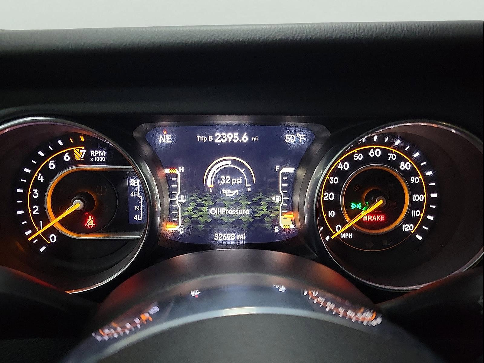 Used 2018 Jeep Wrangler Unlimited Sahara image 15