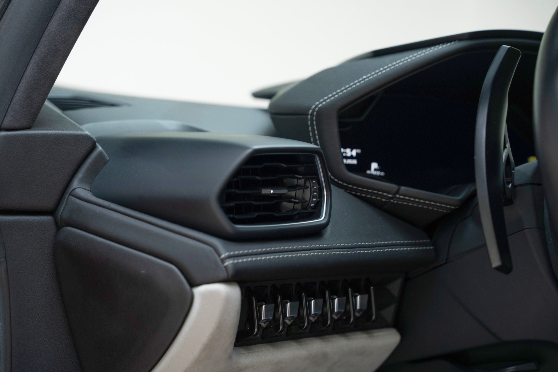 Used 2016 Lamborghini Huracan LP 580-2 RWD image 35
