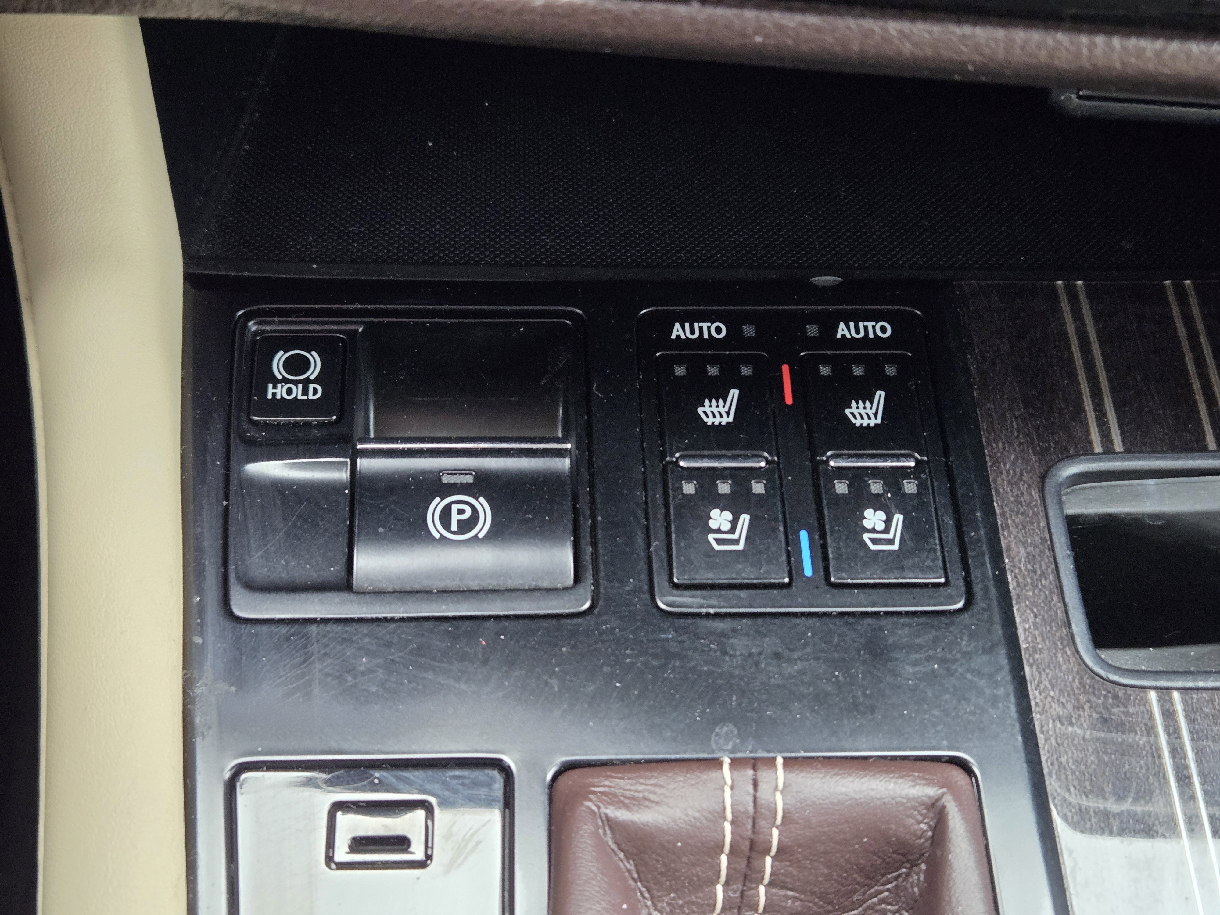 Used 2020 Lexus RX 350L Luxury image 25