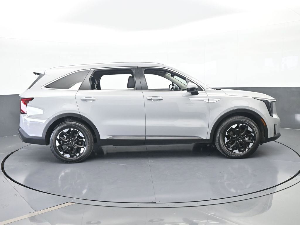 Used 2025 Kia Sorento S w/ Panoramic Sunroof Package image 7