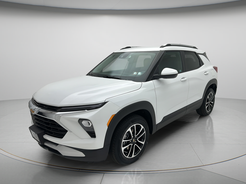 Used 2025 Chevrolet TrailBlazer LT AWD/4WD image 3