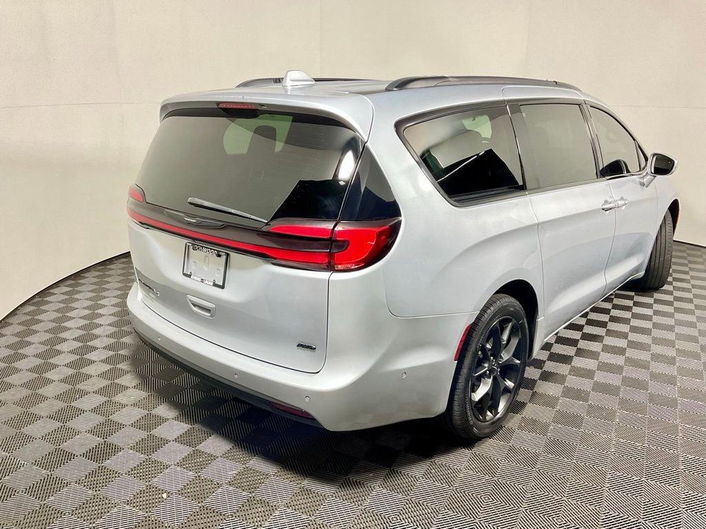 Used 2022 Chrysler Pacifica Touring-L w/ Uconnect Theater Family Group image 20
