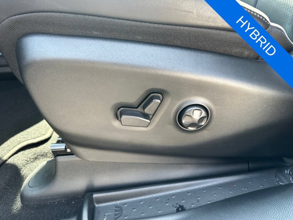 Used 2024 Chrysler Pacifica Premium FWD image 13