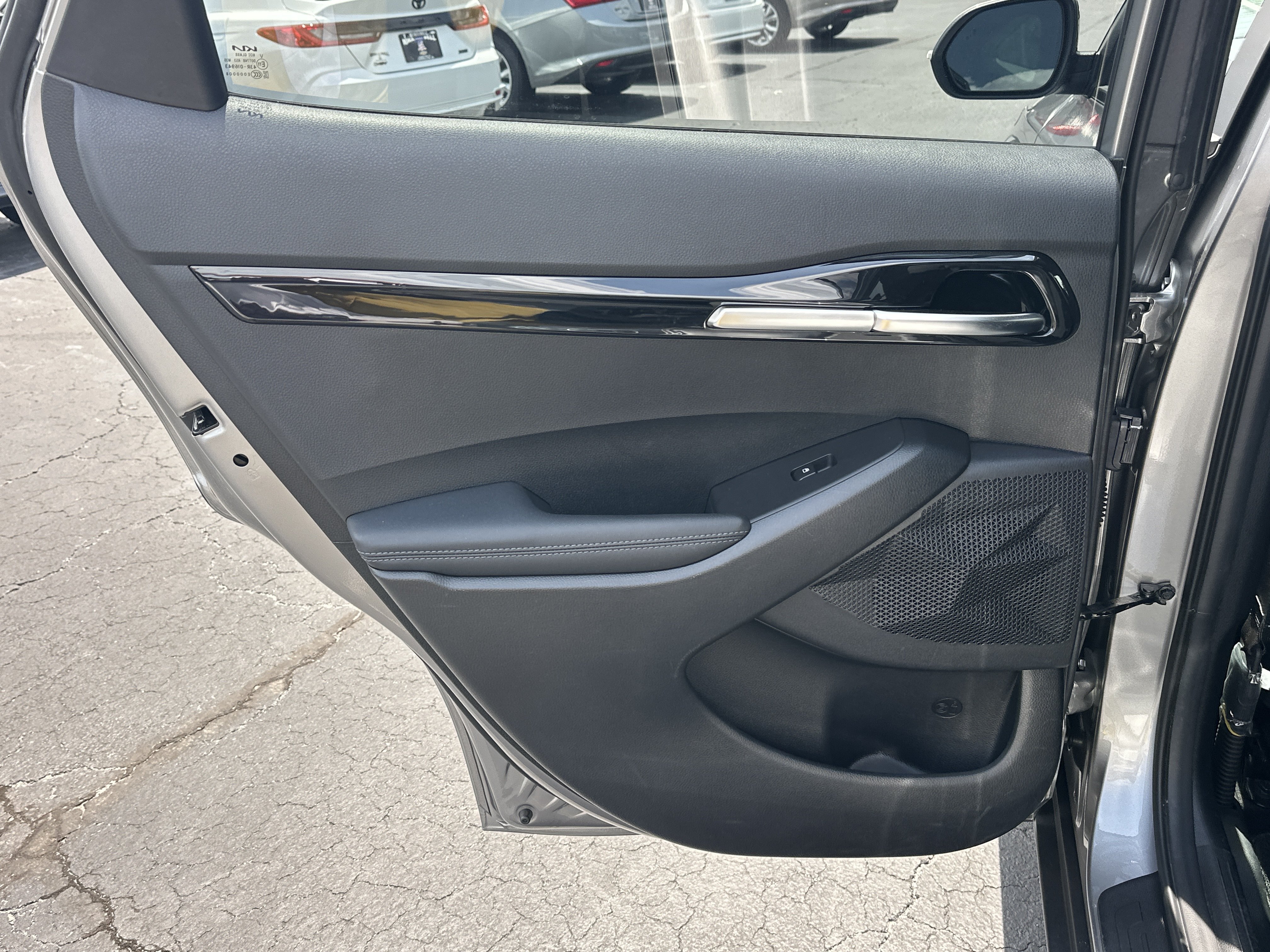Used 2024 Kia Seltos EX FWD image 22