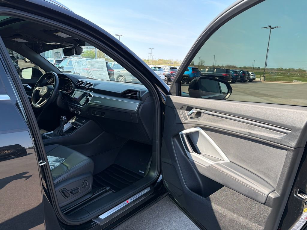 Used 2024 Audi Q3 2.0T Premium image 29