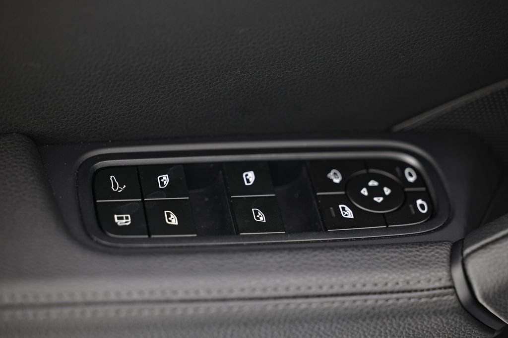 Certified 2025 Porsche Cayenne S AWD/4WD image 21