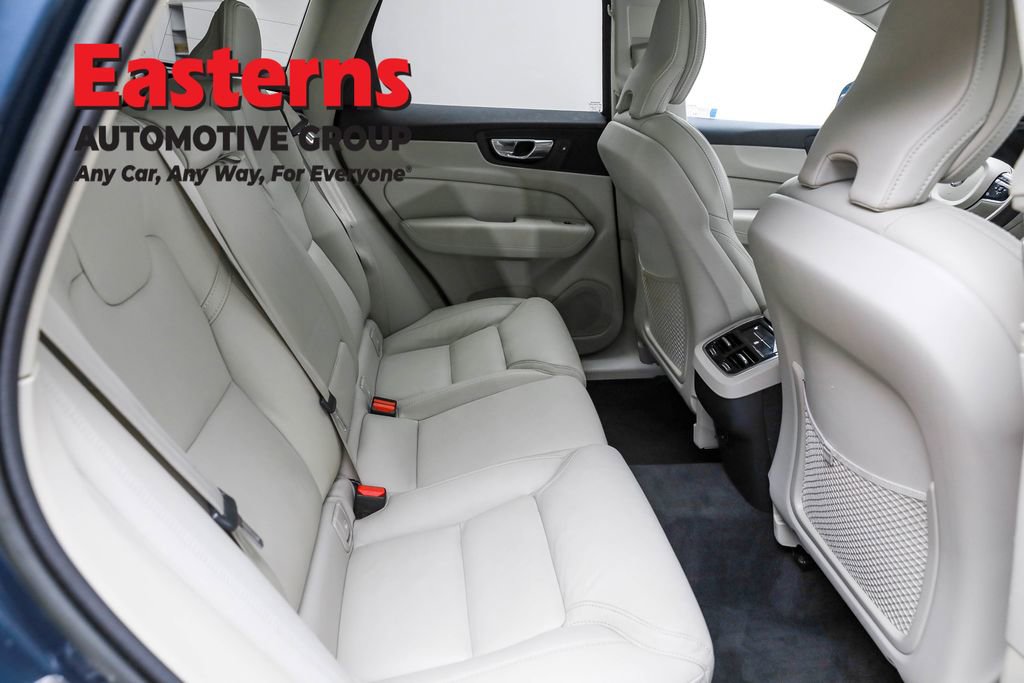 Used 2022 Volvo XC60 B6 Inscription image 23