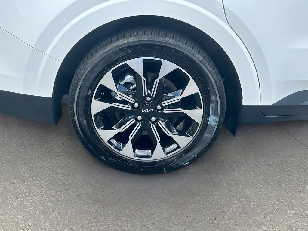 Certified 2024 Kia Carnival EX FWD image 32