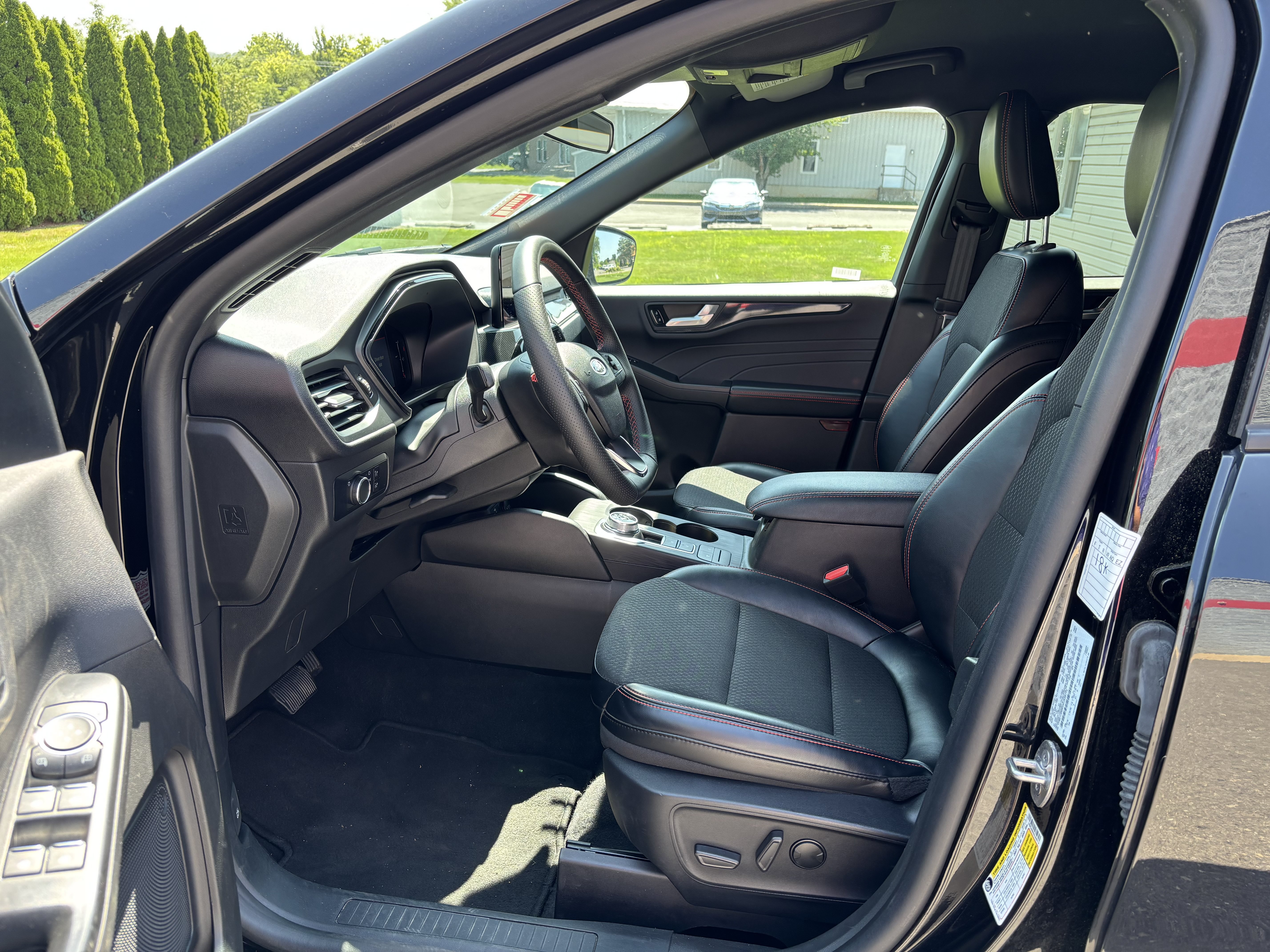 Used 2025 Ford Escape ST-Line AWD/4WD image 13