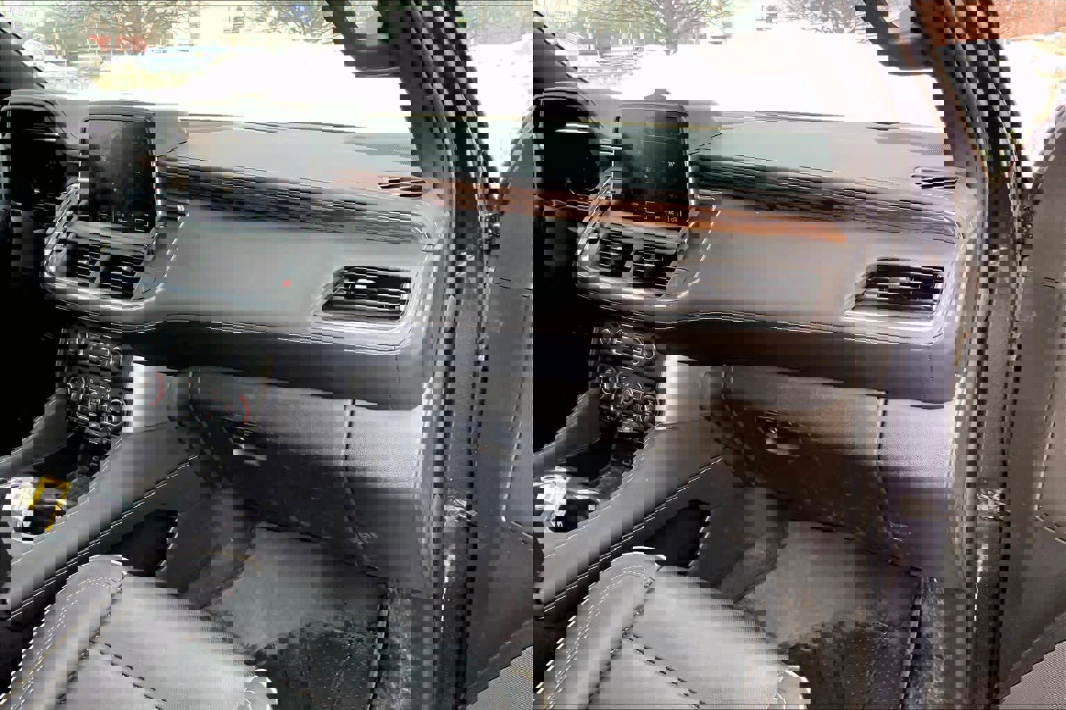 Used 2022 Chevrolet Tahoe Premier image 19