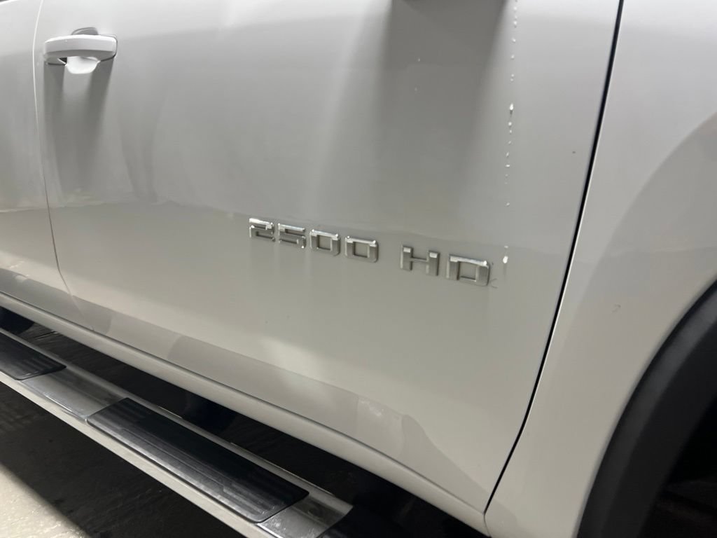 Used 2022 Chevrolet Silverado 2500 LT AWD/4WD image 9