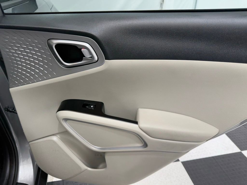 Used 2023 Kia Soul LX image 22