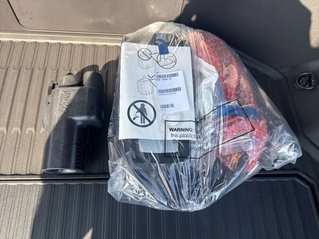 Used 2025 Ford F150 Lightning XLT AWD/4WD image 28