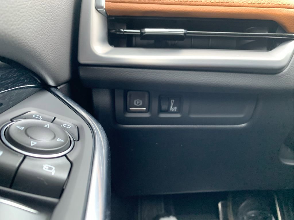 Used 2025 Cadillac XT4 Sport image 15