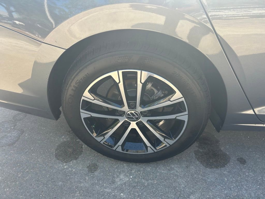 Used 2025 Volkswagen Jetta Sport image 26