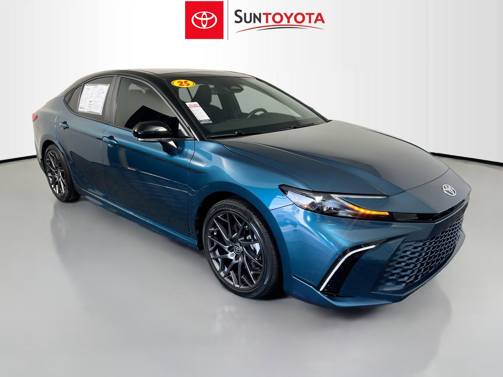 Used 2025 Toyota Camry XSE FWD image 1
