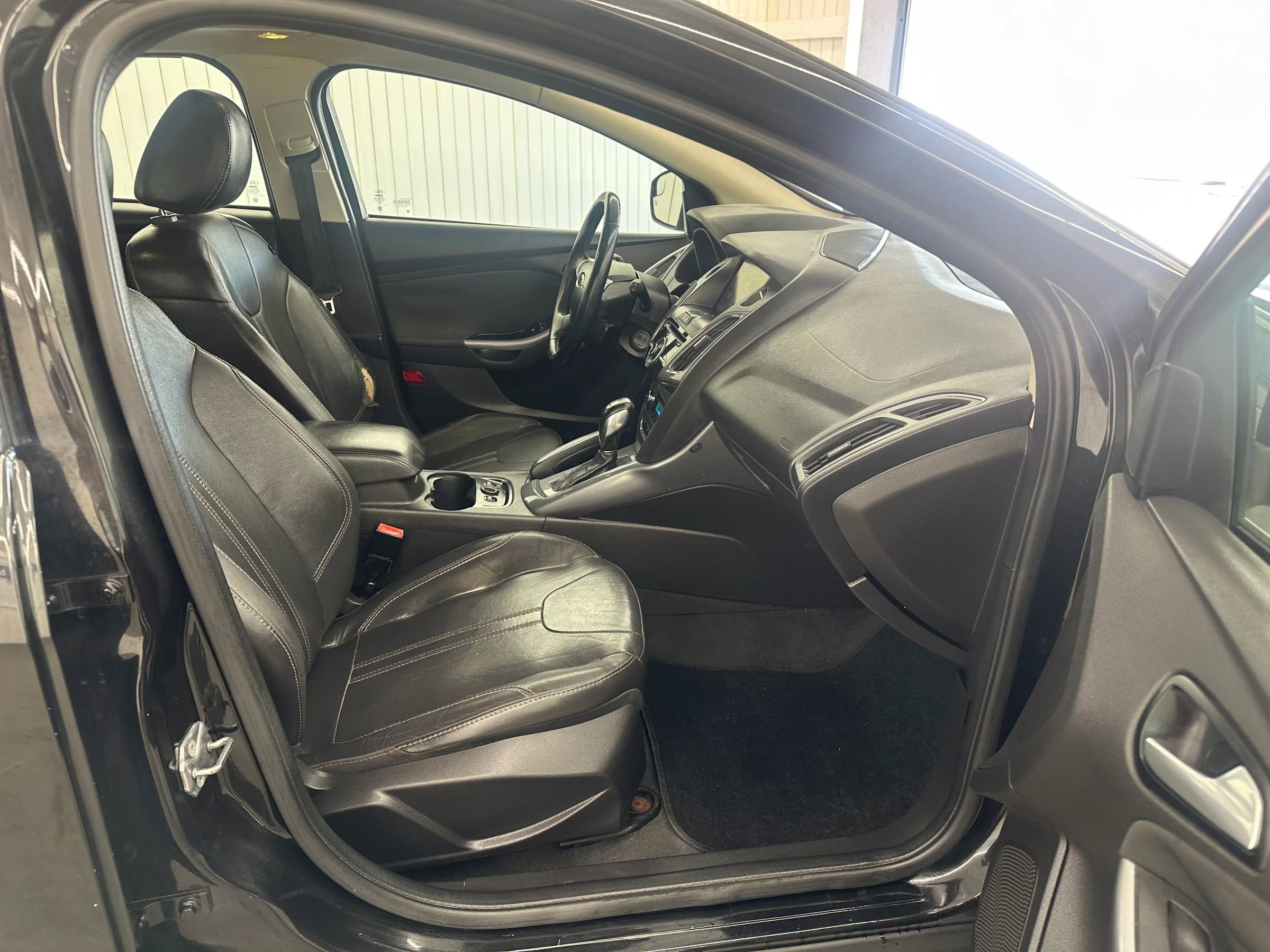 Used 2013 Ford Focus Titanium w/ Titanium Handling Pkg FWD image 13