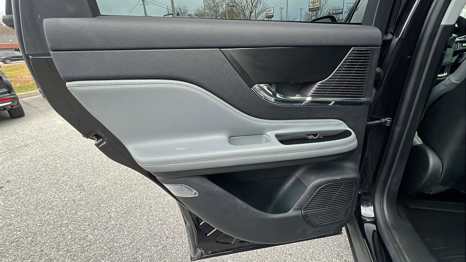 Used 2022 Lincoln Corsair Reserve w/ Elements Package image 17