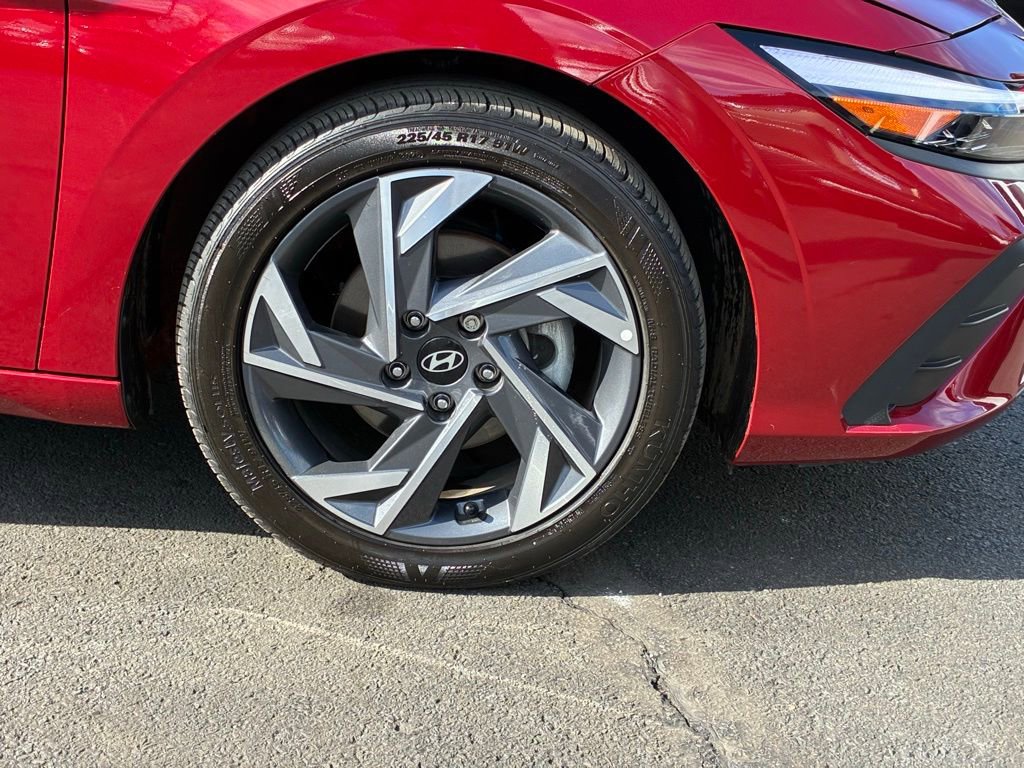 Used 2025 Hyundai Elantra Sport image 40