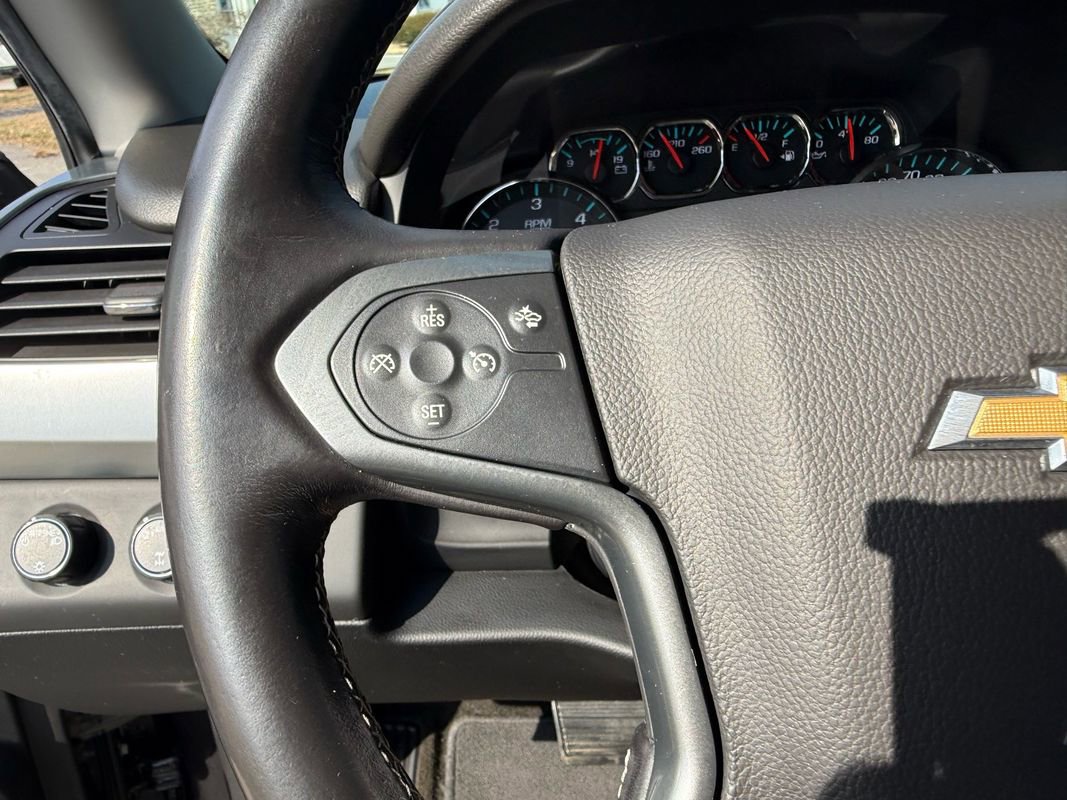 Used 2018 Chevrolet Suburban LT image 21