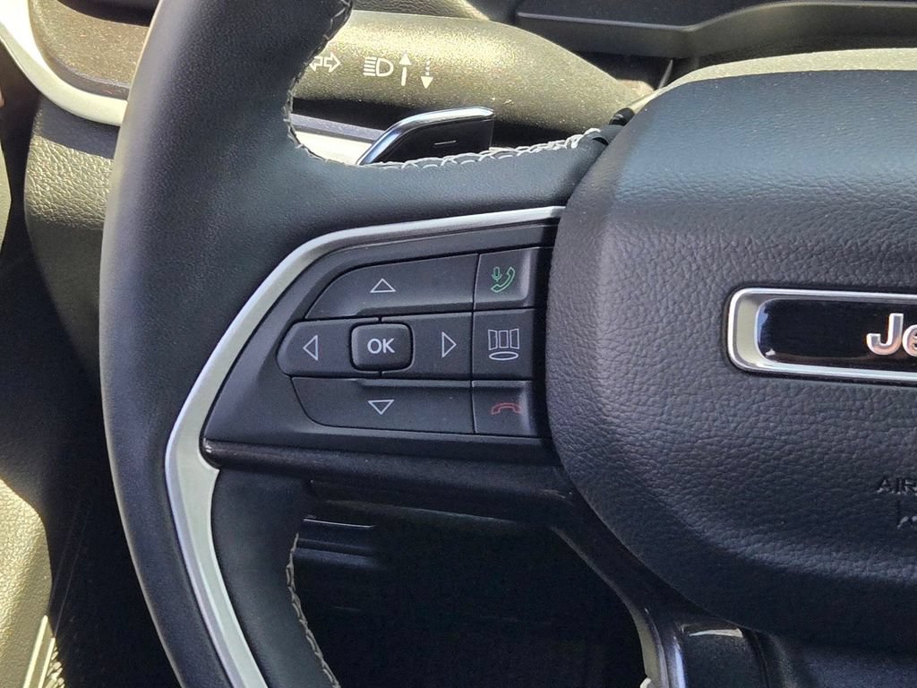 Used 2023 Jeep Grand Cherokee Altitude AWD/4WD image 15
