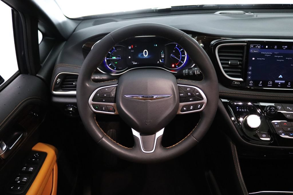 Used 2023 Chrysler Pacifica Pinnacle FWD image 18