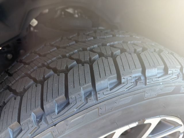 Used 2025 RAM 1500 Laramie AWD/4WD image 33
