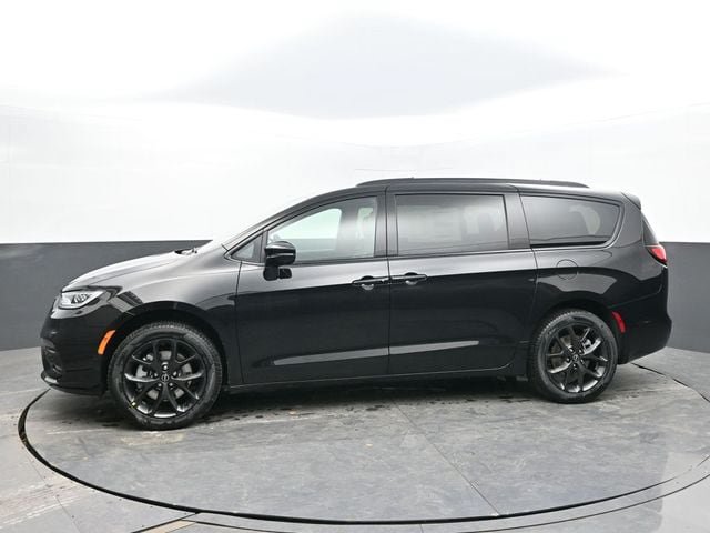 New 2026 Chrysler Pacifica Select w/ S Appearance Package AWD/4WD image 2
