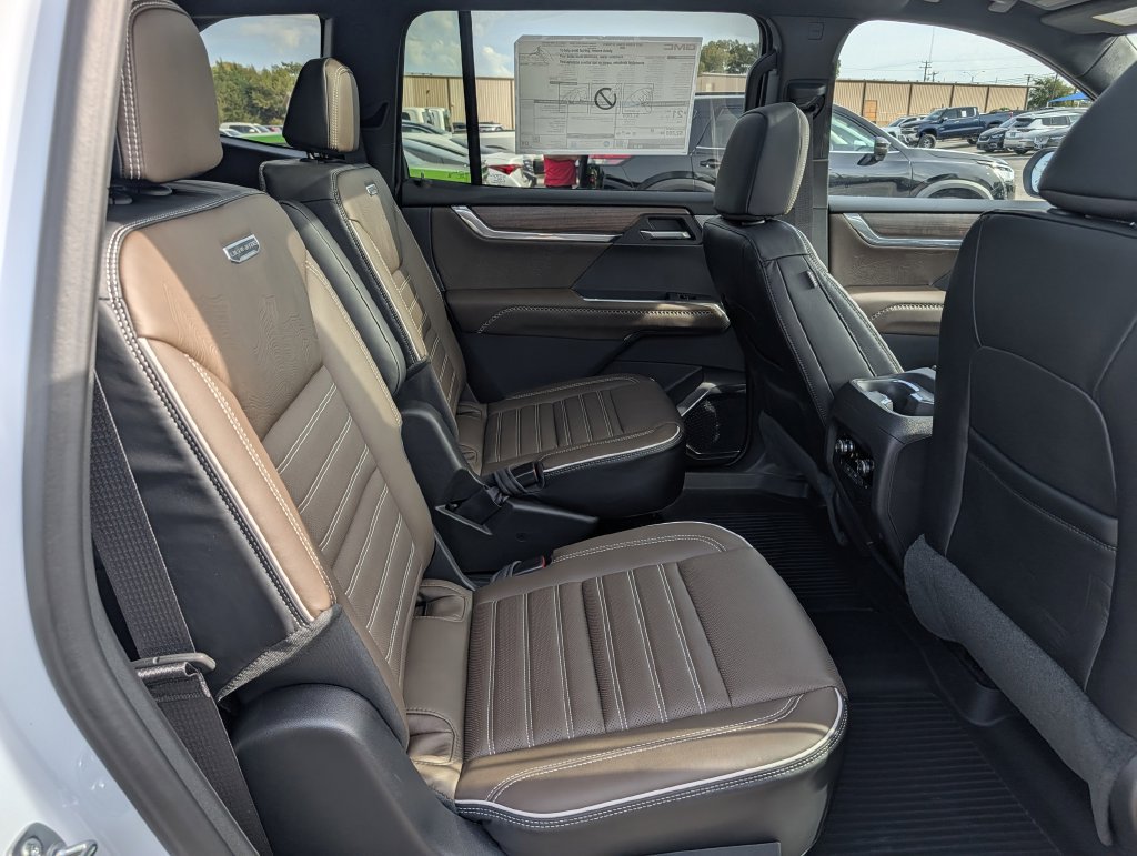 New 2027 GMC Acadia Denali Ultimate w/ LPO, Floor Liner Package AWD/4WD image 31