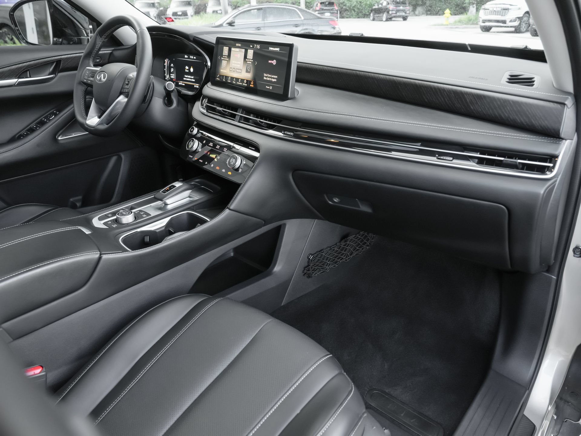 Used 2025 INFINITI QX60 Sensory w/ Vision Package AWD/4WD image 39