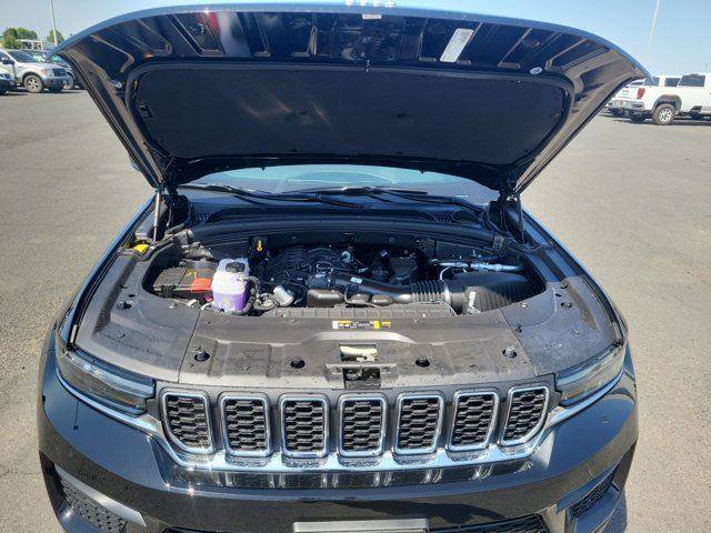 New 2025 Jeep Grand Cherokee Laredo X w/ Luxury Tech Group I AWD/4WD image 15