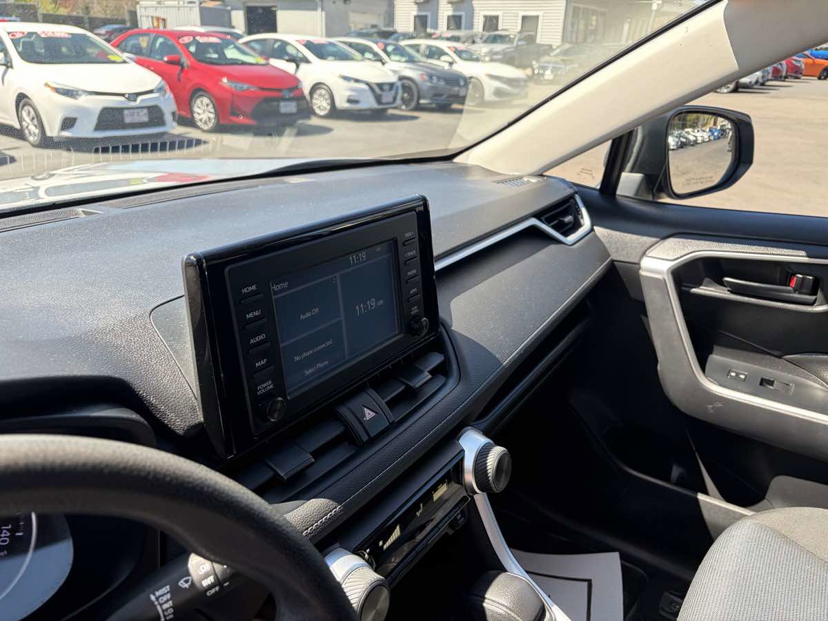 Used 2019 Toyota RAV4 LE AWD/4WD image 13