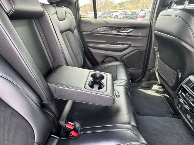 Used 2023 Jeep Grand Cherokee Altitude image 28