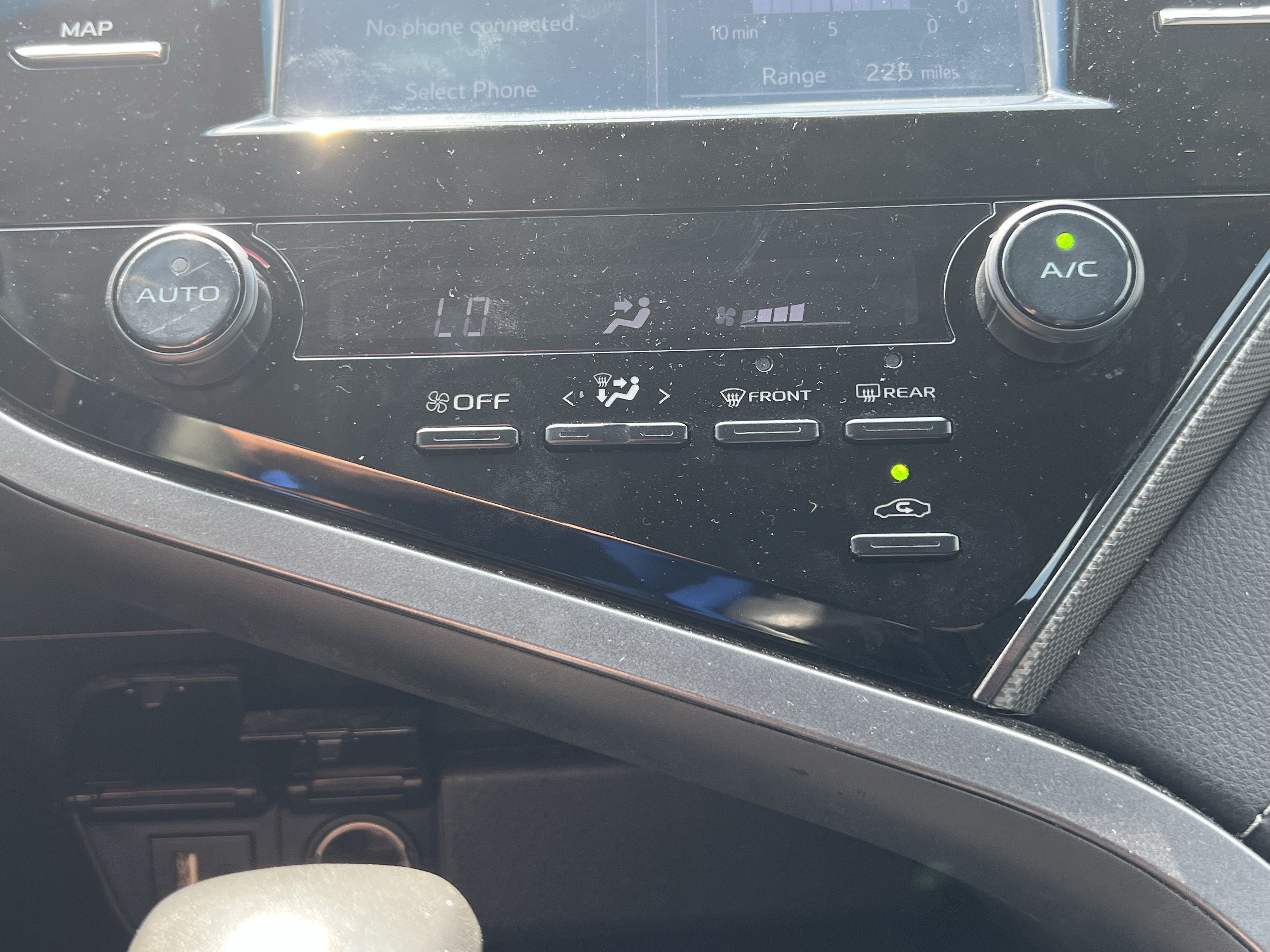 Used 2019 Toyota Camry SE FWD image 30
