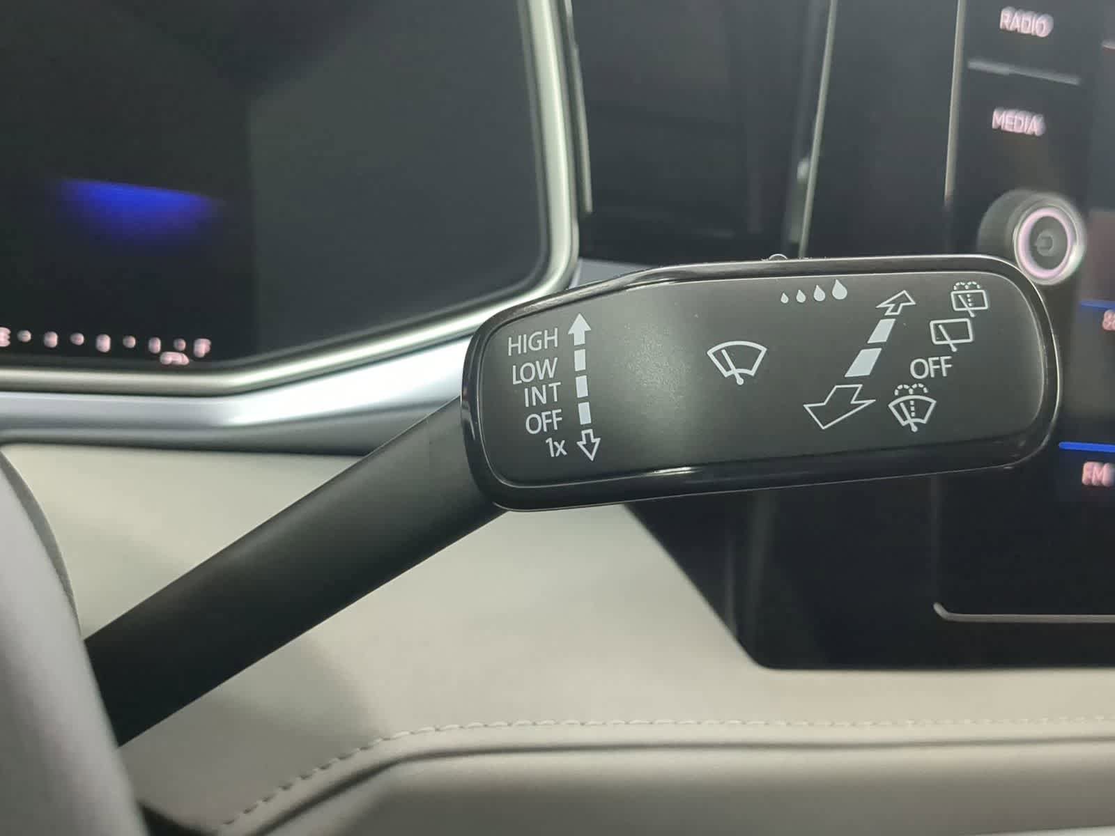 New 2025 Volkswagen Taos SE AWD/4WD image 27