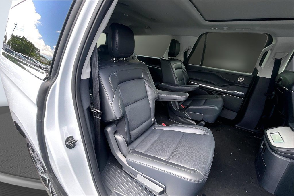 New 2026 Lincoln Navigator L Reserve AWD/4WD image 10