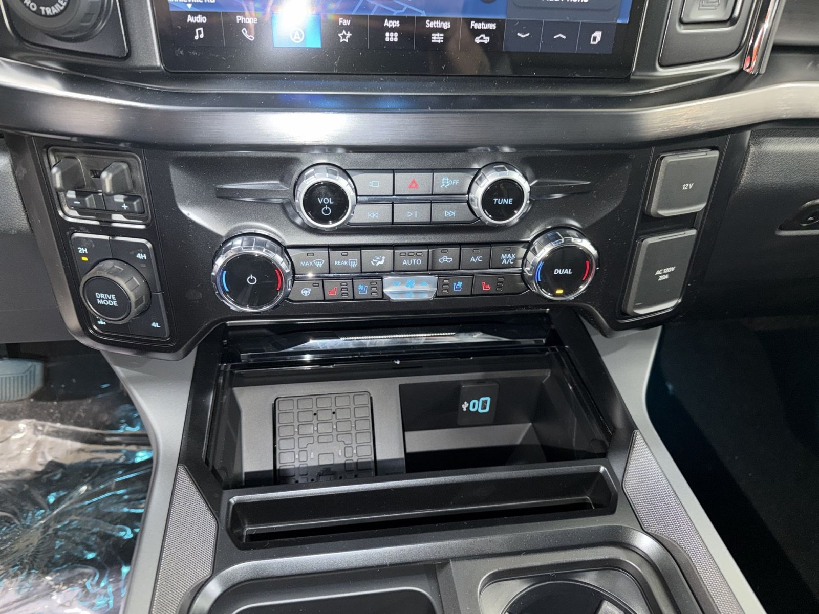 New 2026 Ford F250 Lariat w/ Lariat Ultimate Package AWD/4WD image 24