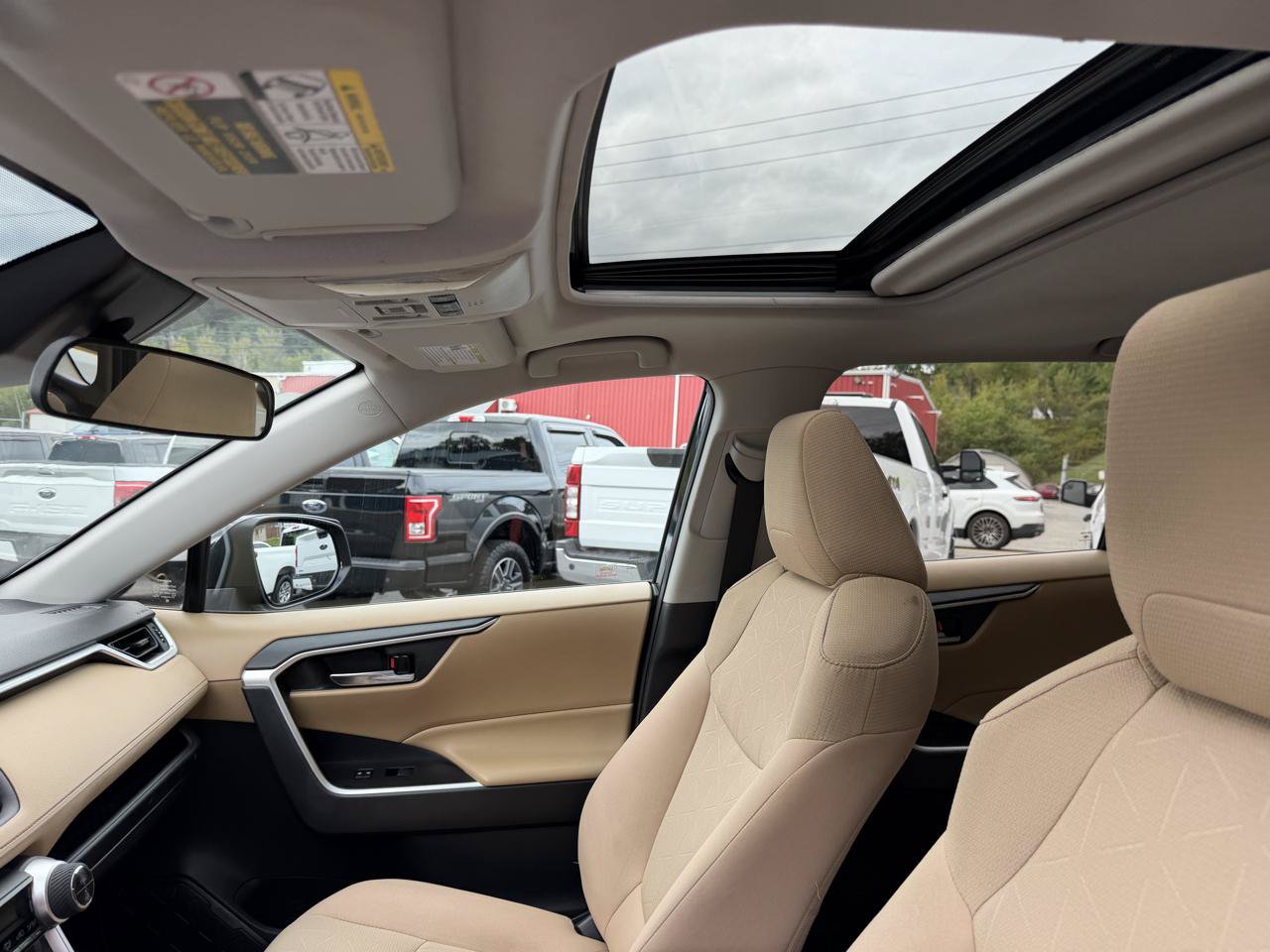 Used 2019 Toyota RAV4 XLE AWD/4WD image 15