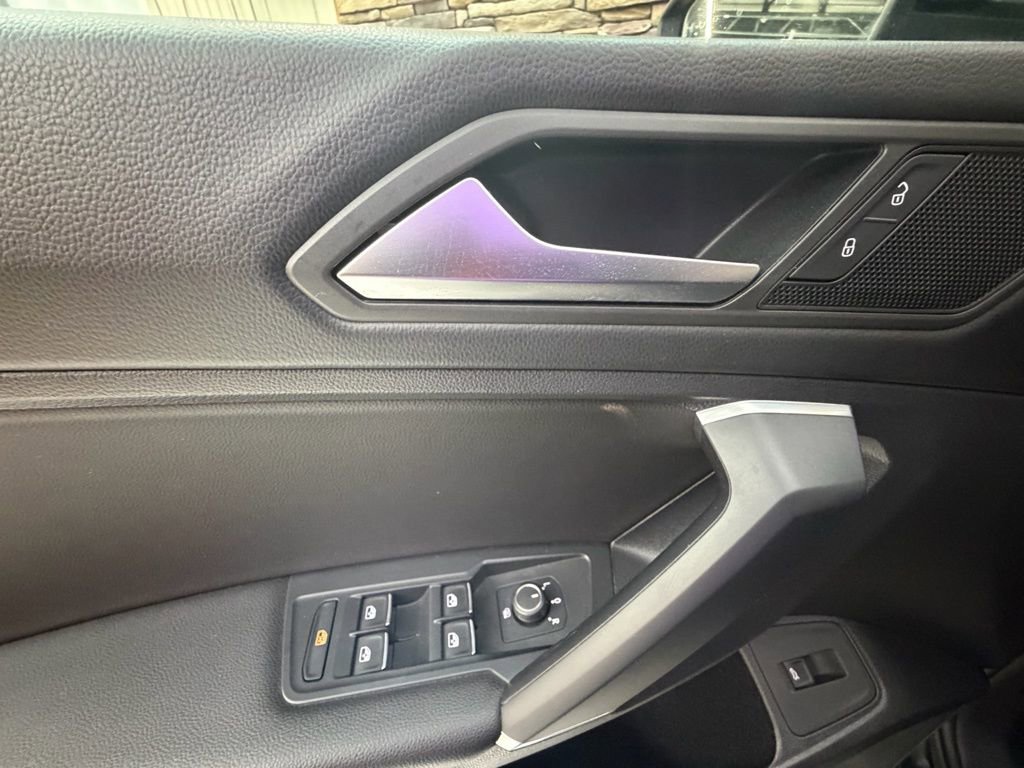 Used 2020 Volkswagen Tiguan SEL image 27
