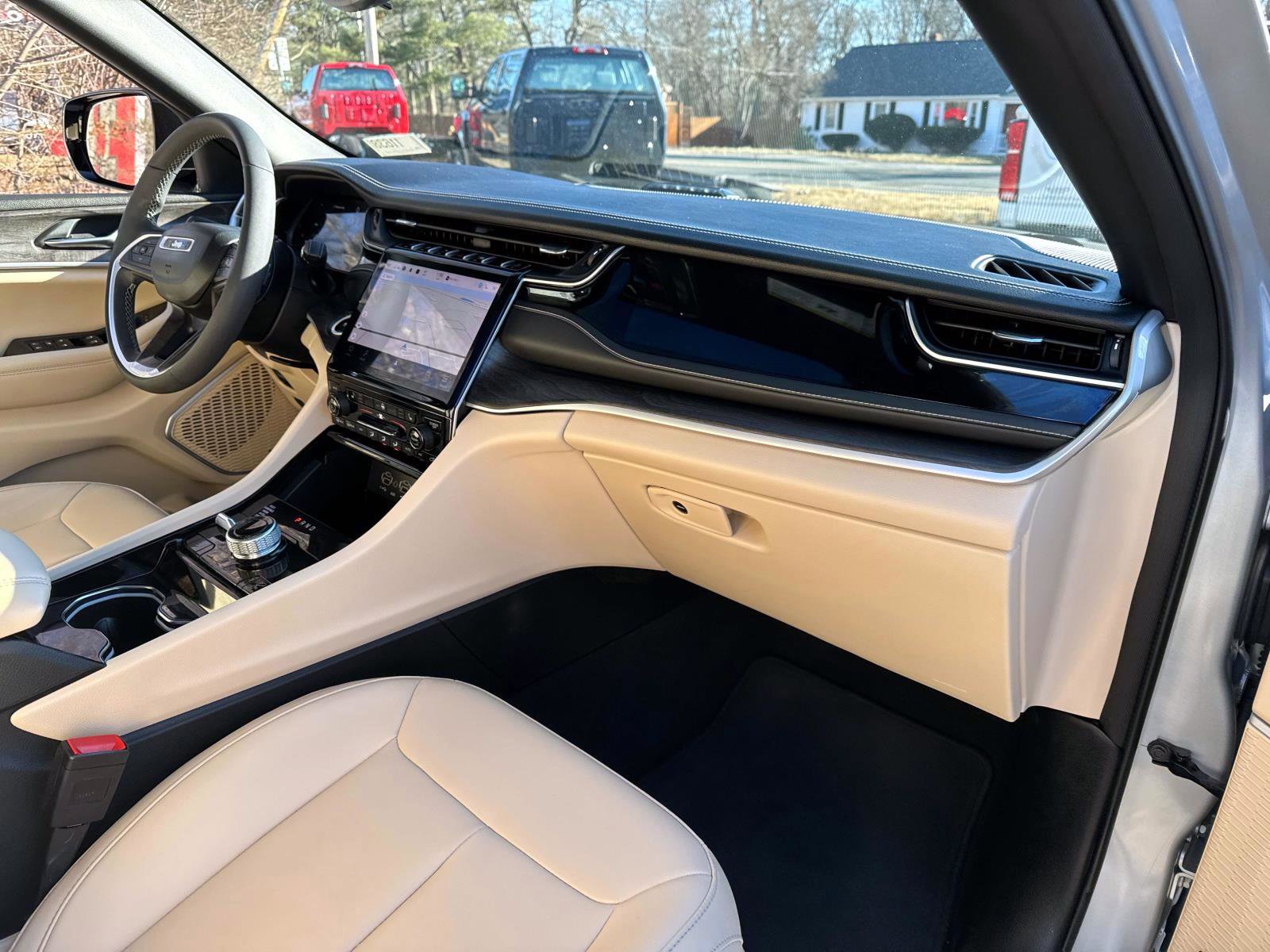 Used 2023 Jeep Grand Cherokee 4WD 4xe image 6