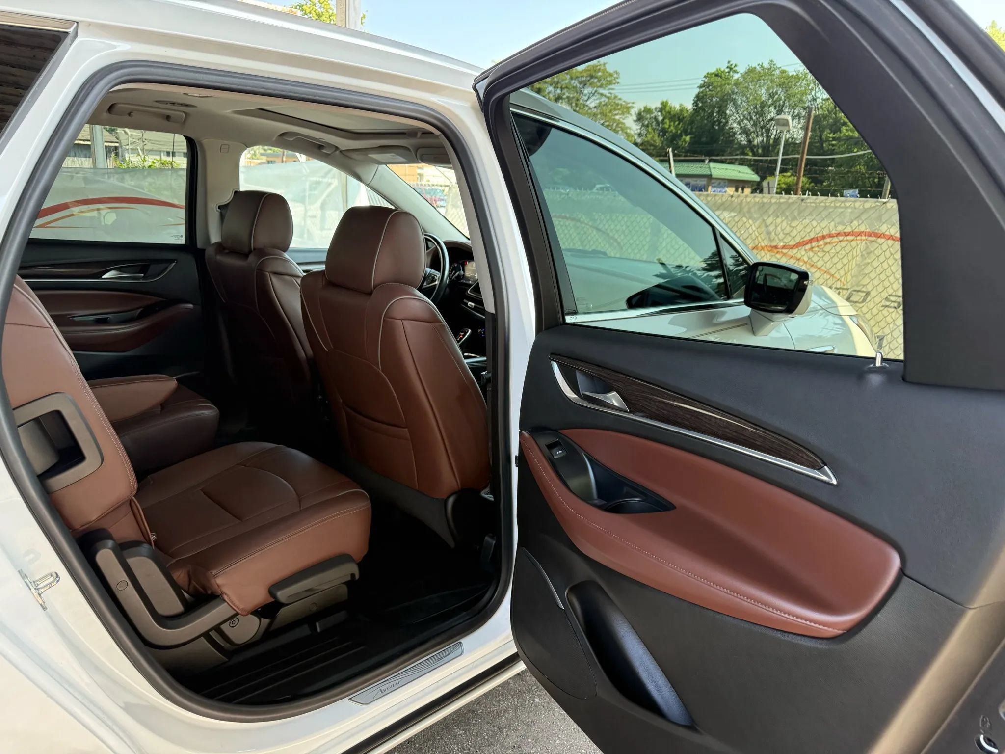 Used 2021 Buick Enclave Avenir w/ Avenir Technology Package AWD/4WD image 73