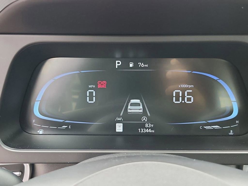 Certified 2024 Hyundai Elantra SE FWD image 32
