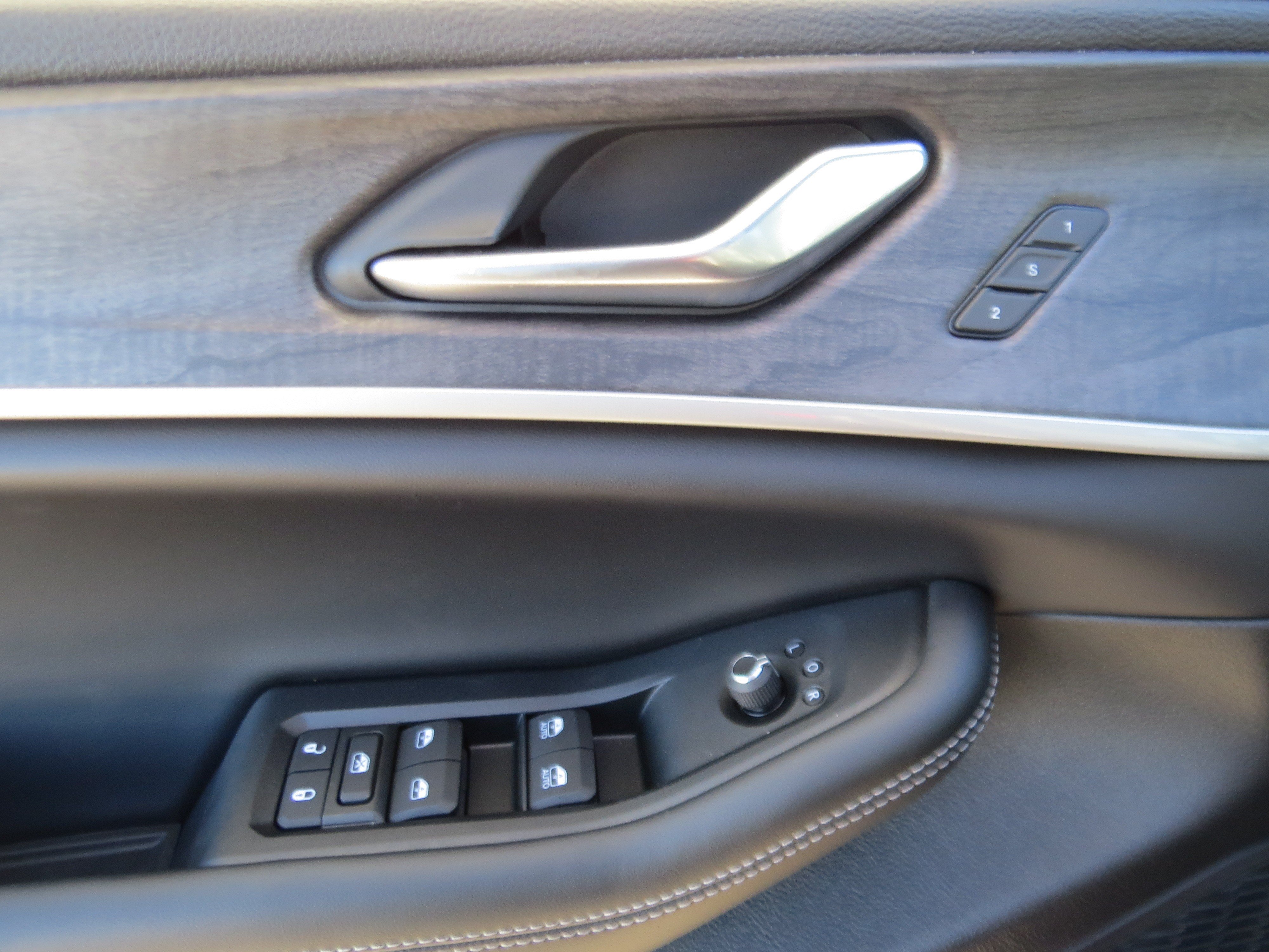 New 2025 Jeep Grand Cherokee Limited AWD/4WD image 17