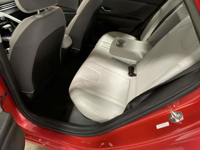 Used 2022 Hyundai Elantra Limited image 8