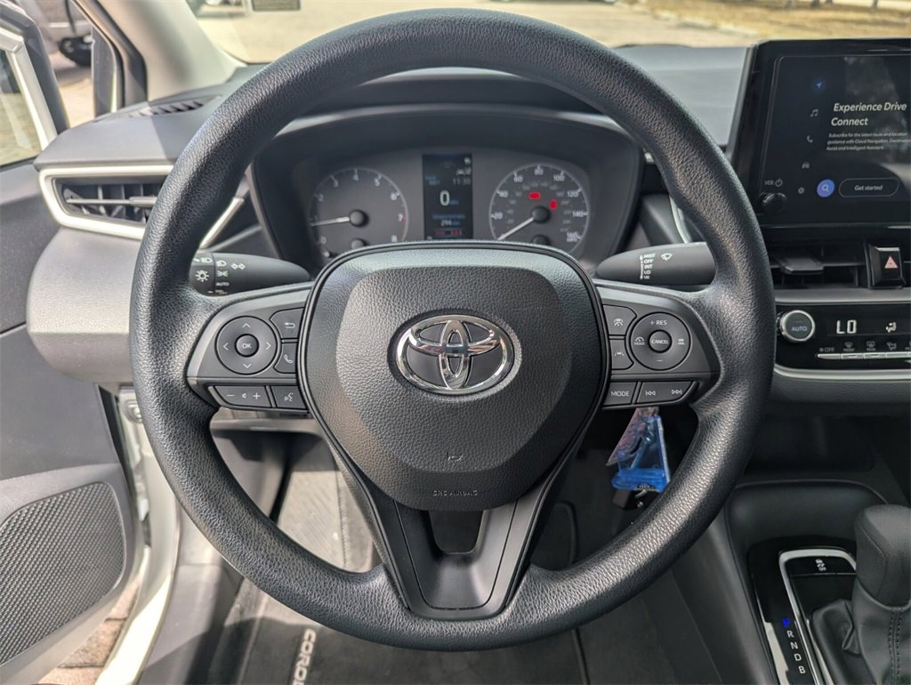 Used 2025 Toyota Corolla LE image 28