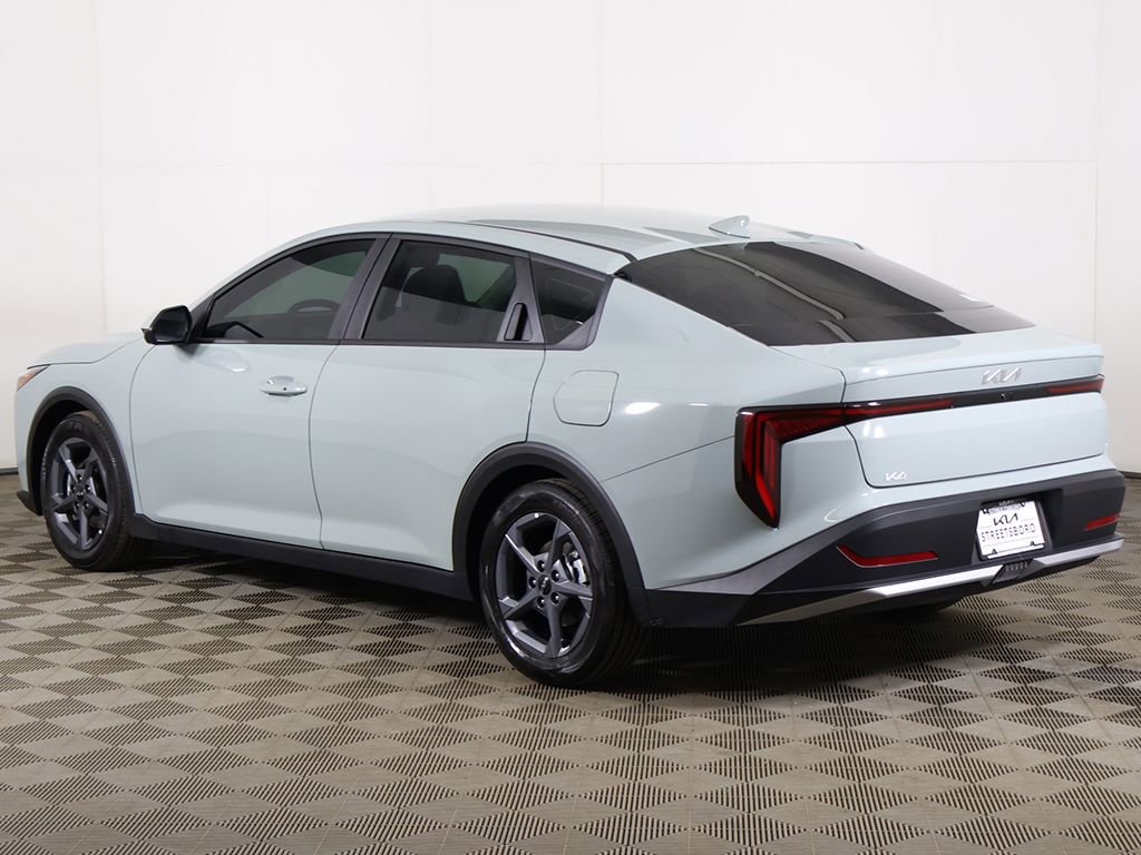 Used 2025 Kia K4 LXS image 8